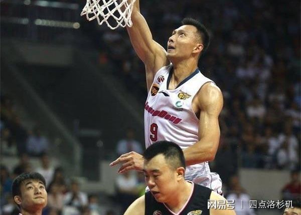开云体育-快船翻盘浙江队，易建联状态火热