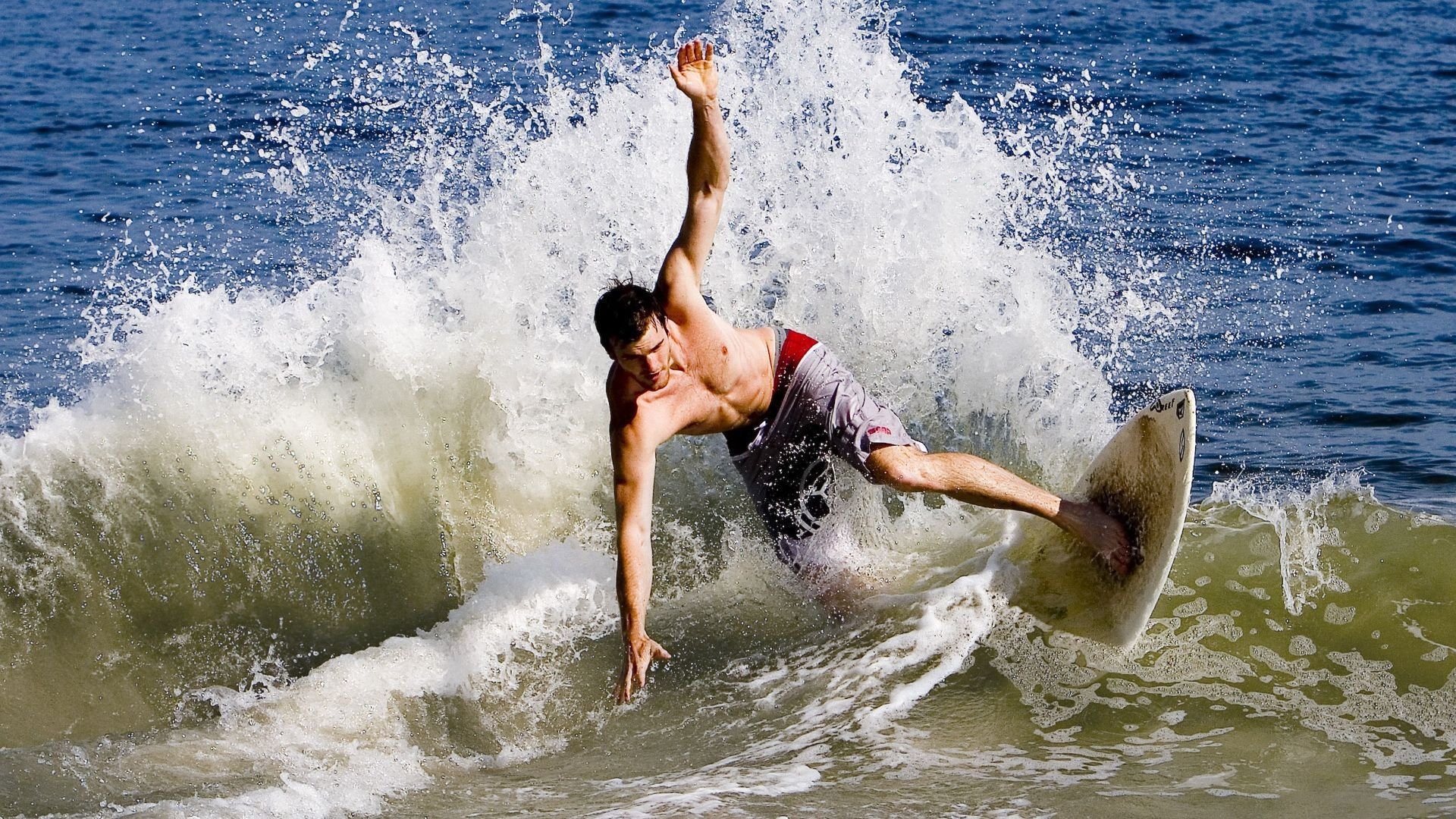 被揉碎的节奏，金玟哉的孤勇爆发与那不勒斯的中场谜题