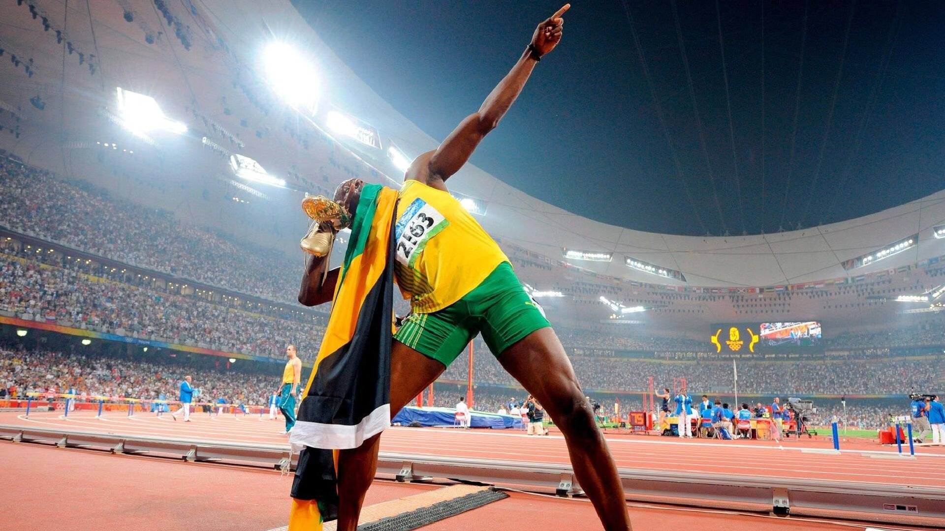 开云体育-赛道与球场，接管者的统治力绽放