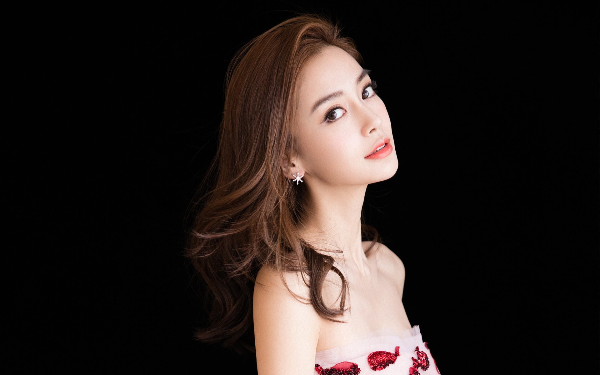 开云sport-字母哥的雷霆之怒，当完美风暴冲垮天山铁壁